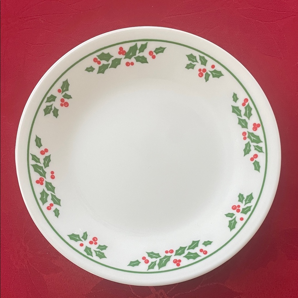 CORELLE Winter Holly Desert/Salad Christmas Plates Lot of 4